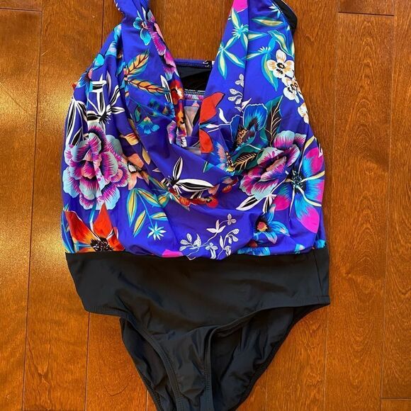NWT Athena swimsuit in size 8 - Picture 2 of 4